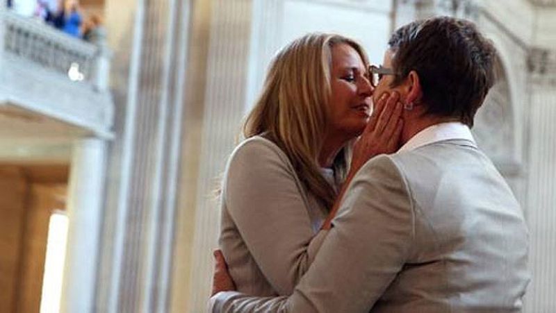 California celebra las primeras bodas tras restablecer el matrimonio homosexual - Informativo 24h | Ver