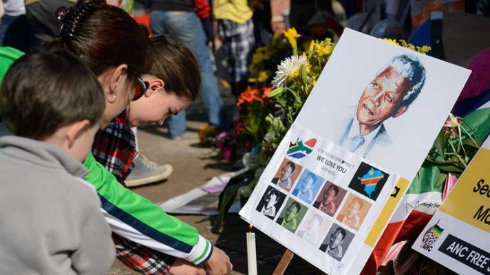 Telediario 1 - Pendientes de Mandela