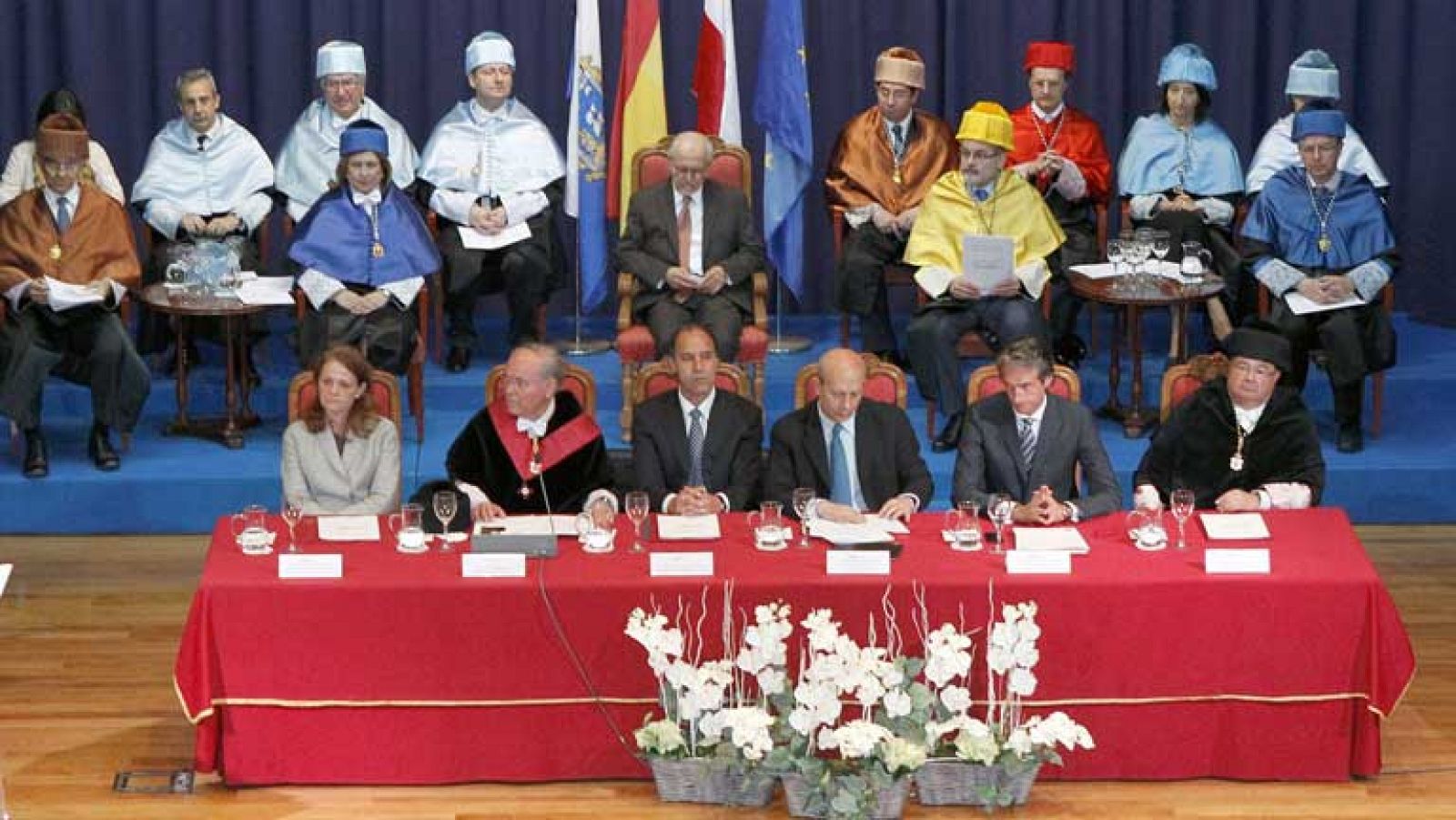 Wert abucheado en la inauguración de los cursos de verano de la Universidad Menéndez Pelayo