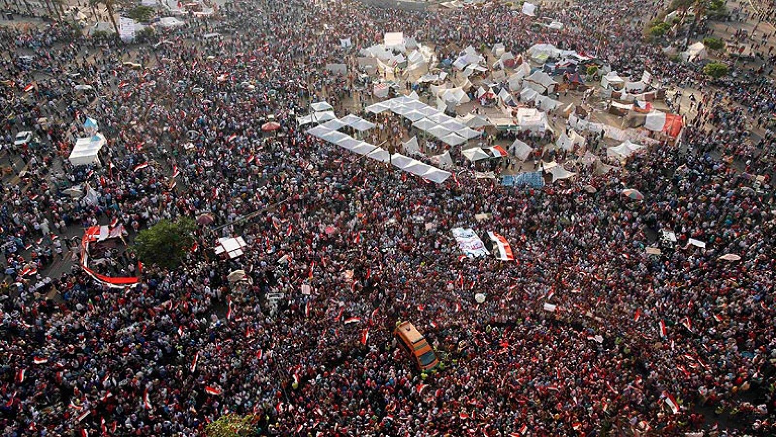 Los militares egipcios dan 48 horas a Morsi para que calme la situación antes de intervenir