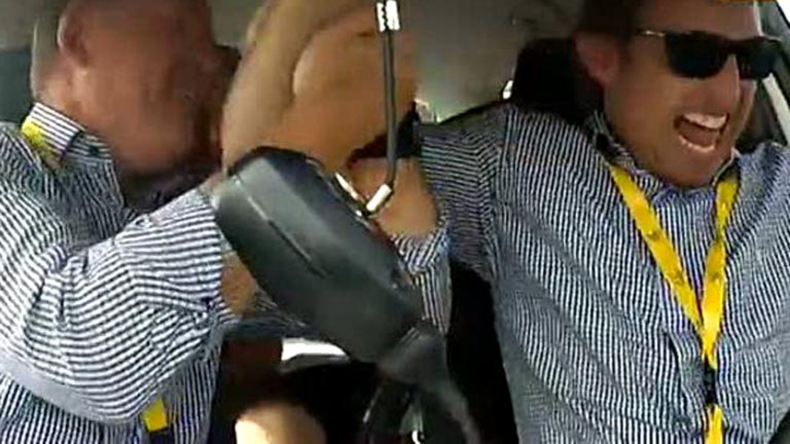 Así vivieron en los coches del equipo australiano la victoria de su pupilo Simon Gerrans en el esprín de Calví correspondiente a la tercera etapa del Tour de Francia 2013.