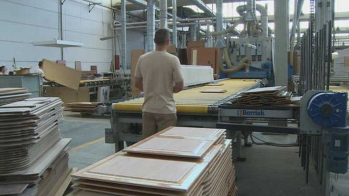 Telediario 1 - Un tercio de los empresarios dice que tendrá que reducir plantilla