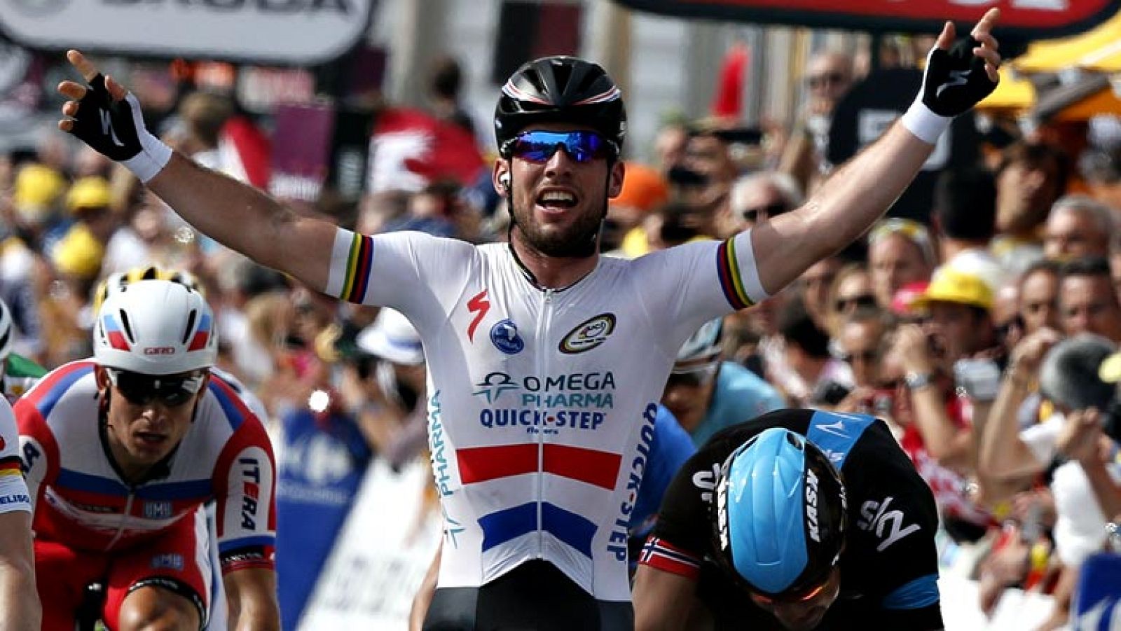 El británico Mark Cavendish se impuso en un cerrado esprín con el que acabó la quinta etapa del Tour de Francia, por delante del noruego Edvald Boasson Hagen, mientras que el australiano Simon Gerrans mantuvo el maillot de líder. Se trata del primer