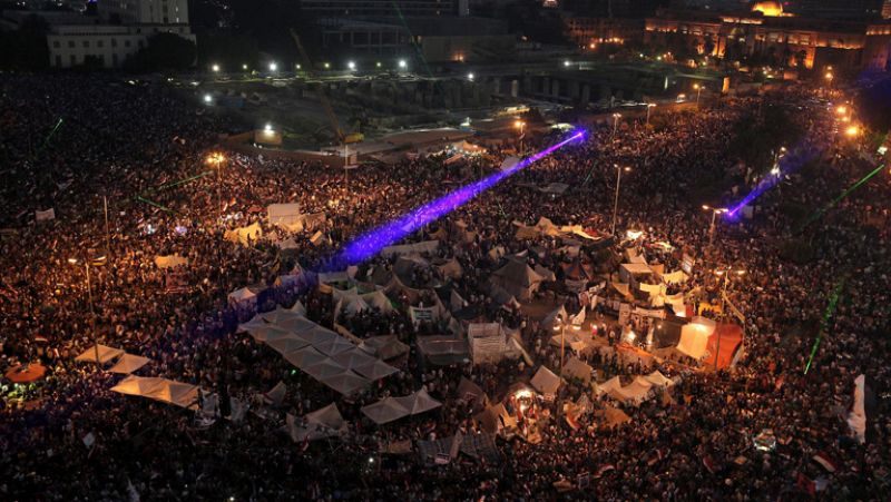 Tahrir celebra la caída del Gobierno de Morsi