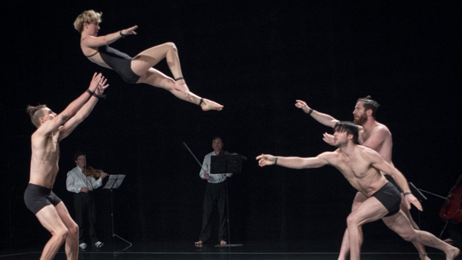 Así es Opus, un espectáculo entre el circo y la música clásica | Ver