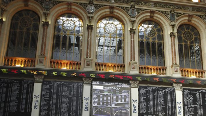 La tarde en 24h - El Ibex-35 cae este viernes un 1,67% pero gana un 1,36% en la semana