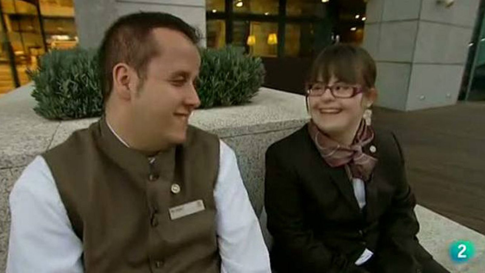 Con una sonrisa - Hugo e Irene tontean