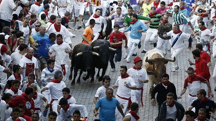 San Fermín - Rápido segundo encierro de los Dolores Aguirre de San Fermín 2013