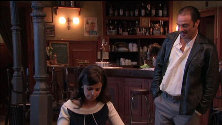 Gran Reserva. El origen - Un hombre busca a Gabriel Cortázar