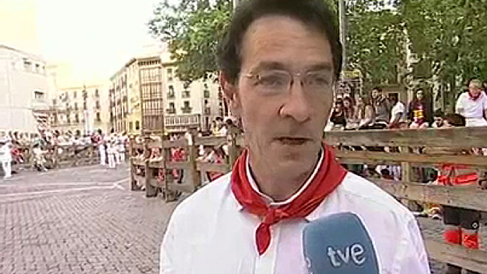 Daniel Azcona nos enseña la llave que guarda los toros en San Fermín 2013