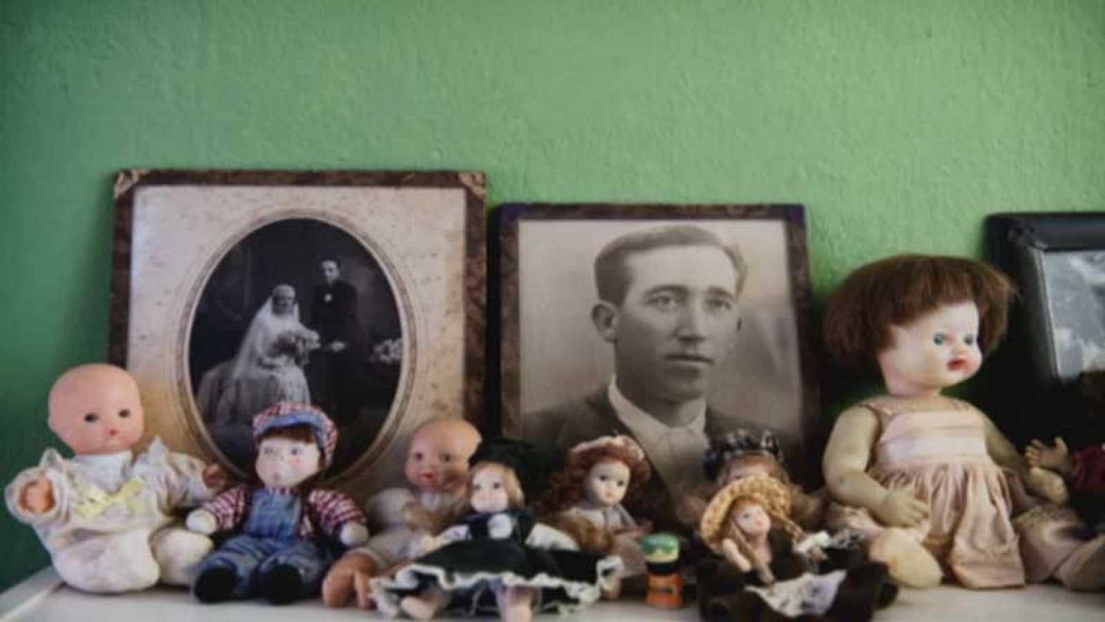 El fotógrafo Pancho Tolchinsky retrata los interiores de casas ancladas en el tiempo