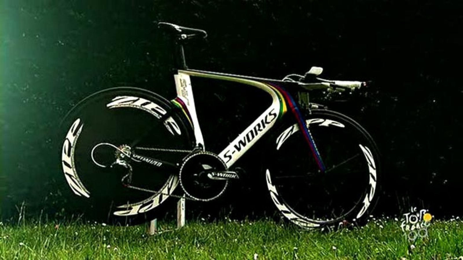 El campeón del mundo contrarreloj nos explica las diferencias que hay entre las bicis de carretera y las bicis de contrarreloj.