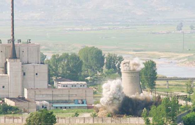  - Corea dinamita una central nuclear