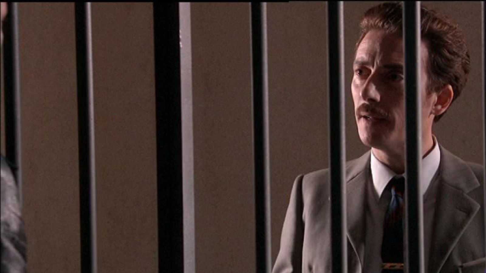 Vicente engaña a Toni