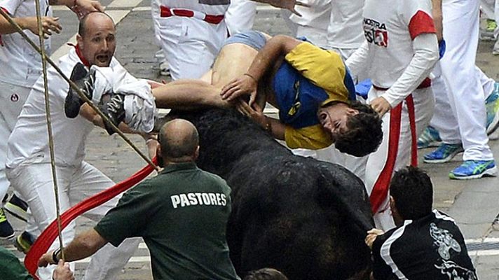 San Fermín - Peligrosísimo sexto encierro de San Fermín 2013, de los toros de El Pilar