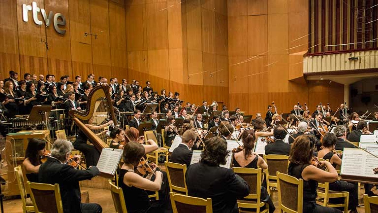 La orquesta de RTVE graba la banda sonora de la serie de la 1, "Isabel"