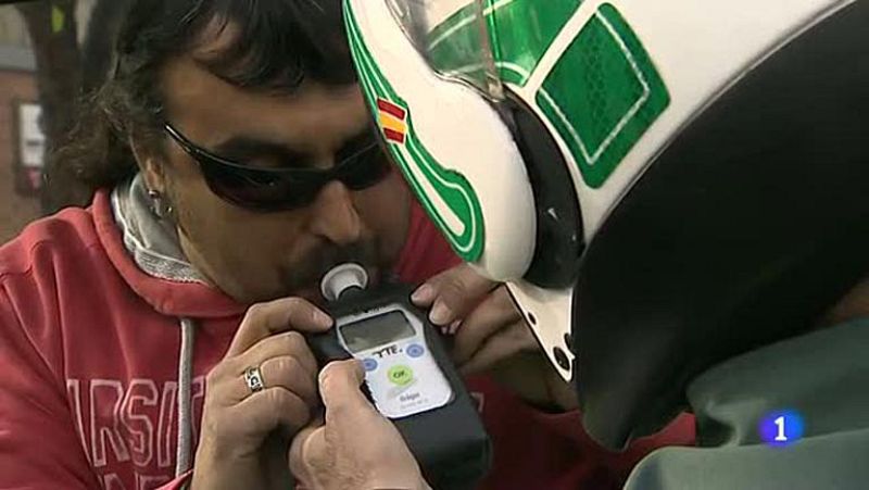 Masticar césped, chupar café o hacer flexiones no 'engaña' al alcoholímetro | Ver