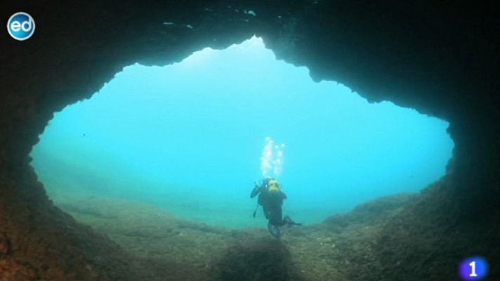 España Directo - España Directo- Nos sumergimos en 'la cueva del lago'