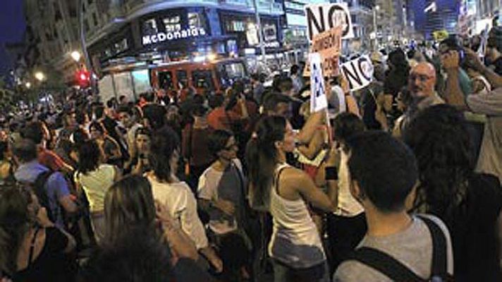 Telediario 1 - Cargas policiales tras la manifestación ante la sede del PP en Madrid