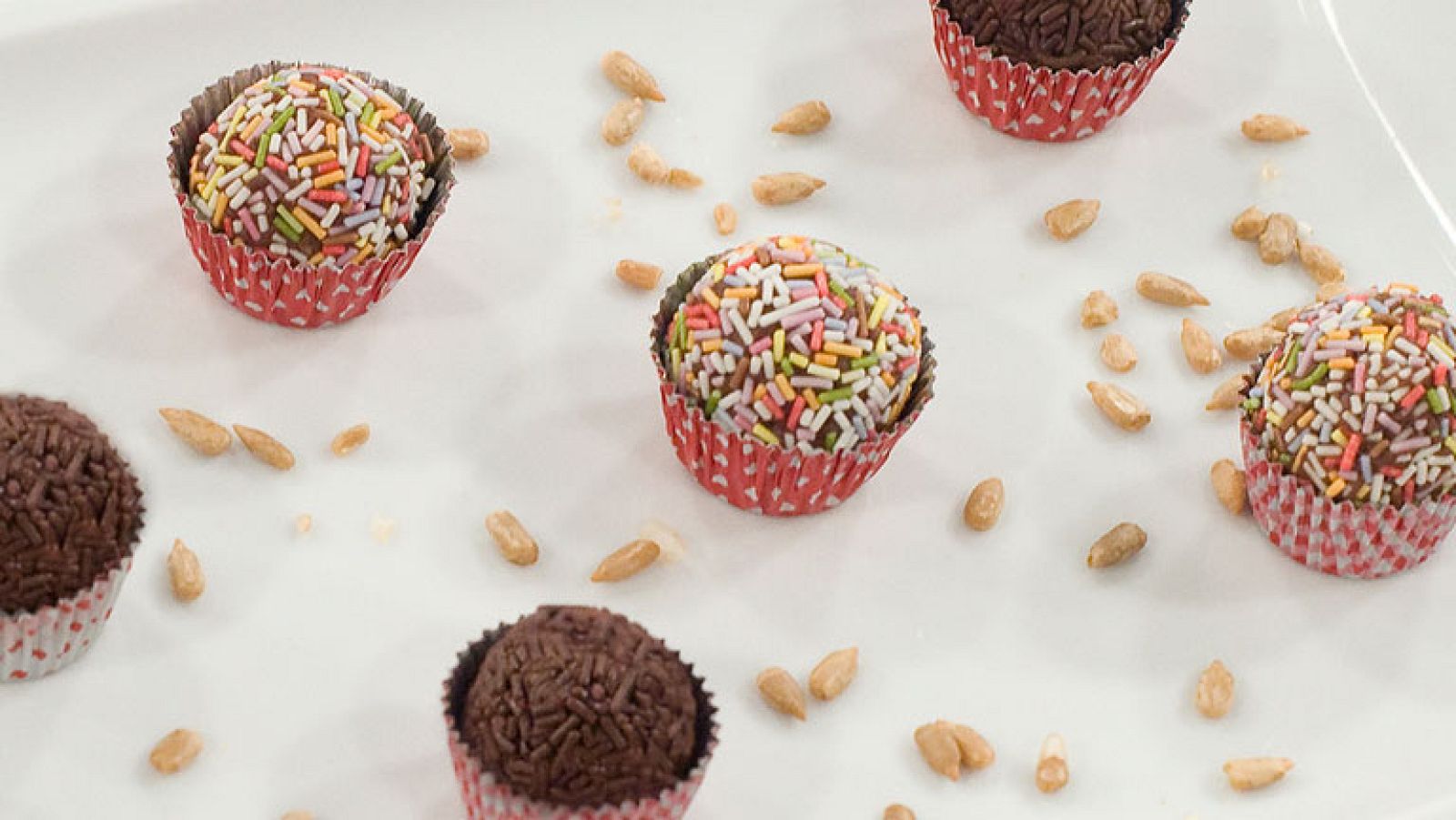 Trufas con frutos secos y café