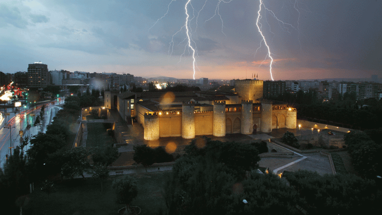 Tormentas fuertes en Pirineos, Sistema Central y Andalucía - El tiempo | Ver