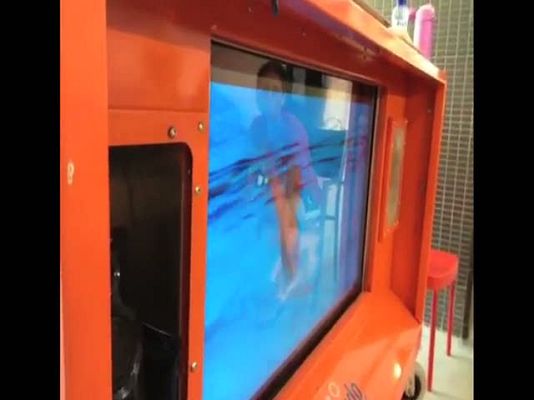  - El equipo de sincronizada interrumpe el entrenamiento para ver el solo técnico de Ona Carbonell