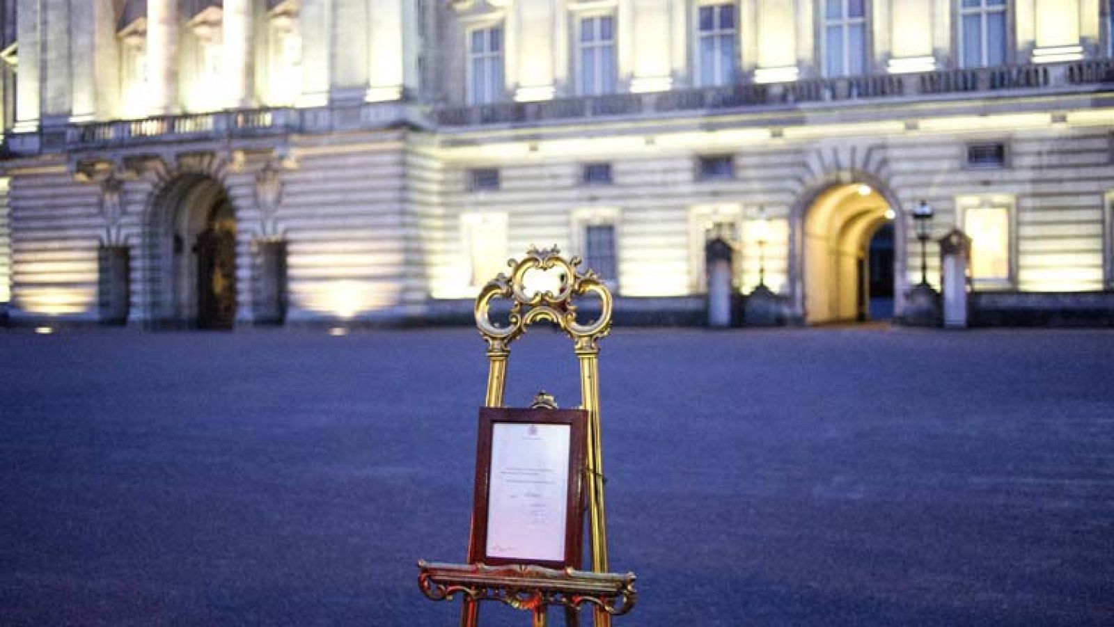 Curiosidad por conocer el nombre que los duques de Cambridge pondrán a su hijo
