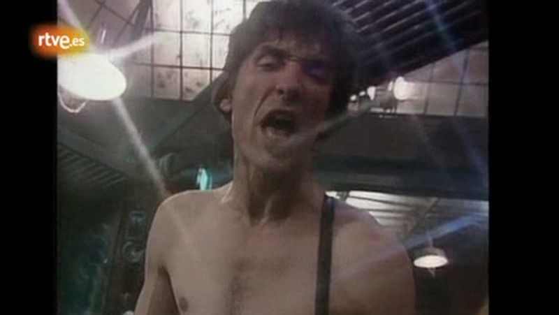 Extremoduro canta "Extrema y dura" en 'Plastic' en 1990