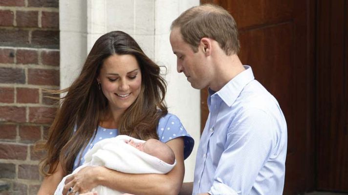 Telediario 1 - Visita de Isabel II a su biznieto