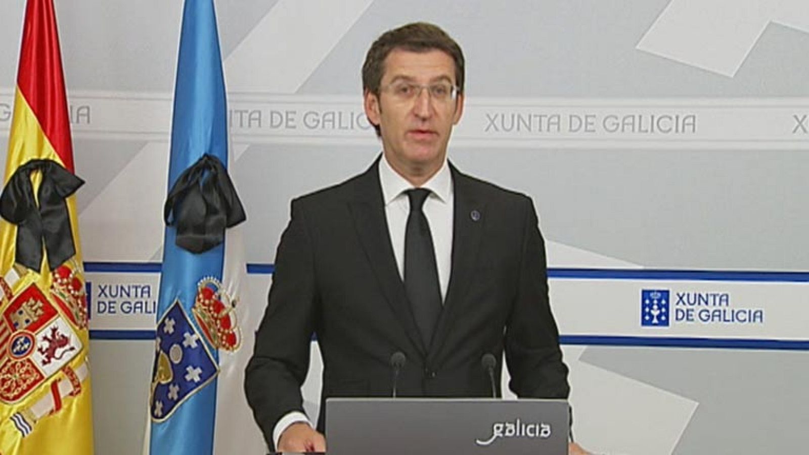 El Consello extraordinario de la Xunta celebrado hoy ha decretado siete días de luto oficial tras el accidente ferroviario ocurrido en Santiago, en el que 78 personas perdieron la vida y unas 130 resultaron heridas. Así lo ha anunciado el presidente