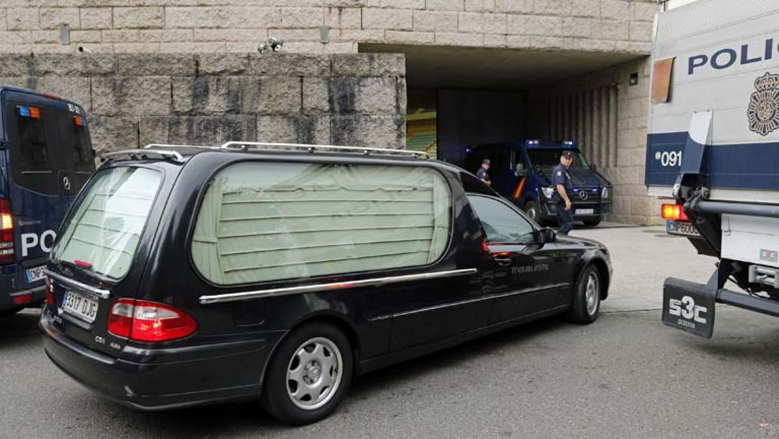 Traslado de los cadáveres del accidente de tren a hospitales para practicarles la autopsia