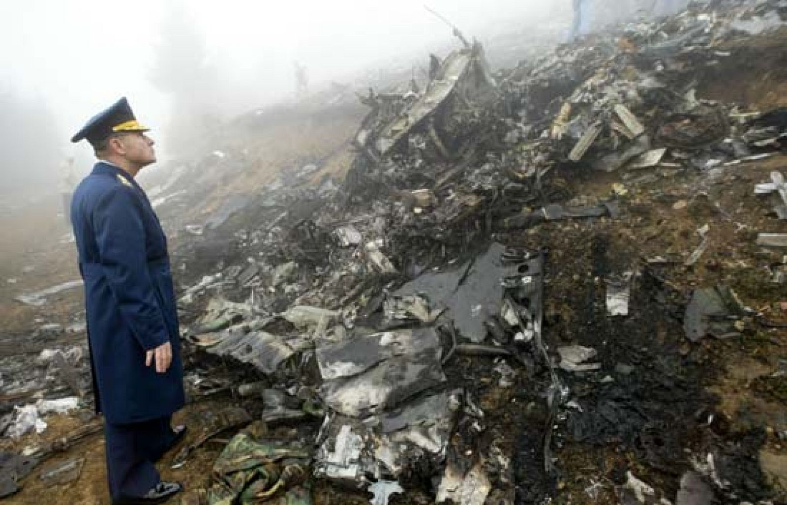 Un equipo de Informe Semanal se desplaza a Turquía para investigar qué ocurrió el día que se estrello el Yak-42, en el que fallecieron 62 militares españoles (28/06/08).