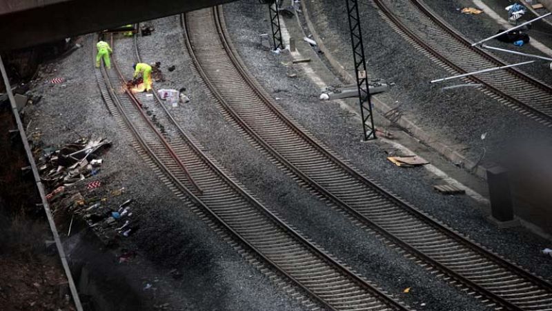Renfe restablece el tráfico ferroviario en dos de las tres vías afectadas por el accidente
