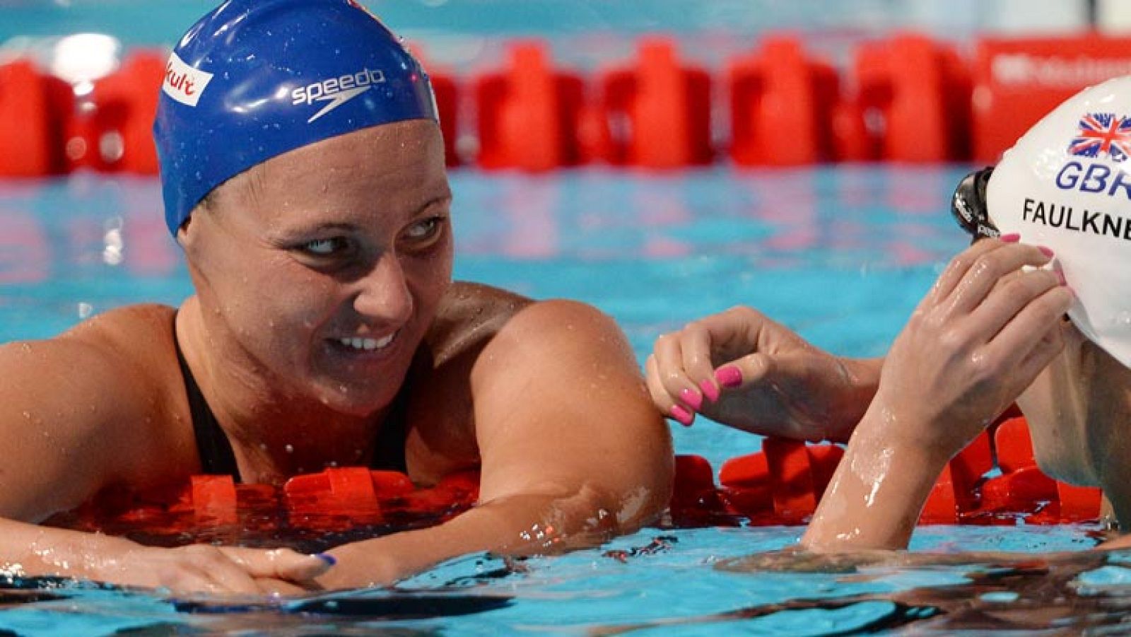 Melani Costa le roba el protagonismo a Mireia Belmonte