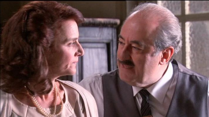 Gran Reserva. El origen - Clotilde descubre revistas eróticas