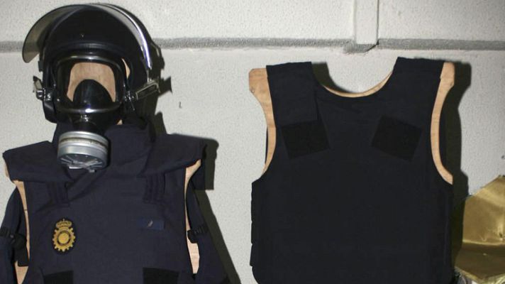Telediario 1 - La Policía Nacional facilitará chalecos antibala y anticuchillo a todos los agentes que patrullan las calles