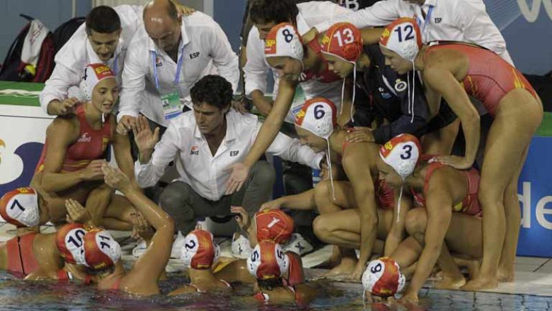 La selección española de waterpolo femenino se cita con la historia en la final de los Mundiales de Barcelona, donde las 'guerreras' de Miki Oca no se conforman en repetir la plata conseguida en los Juegos Olímpicos de Londres y quieren ganar a Austr