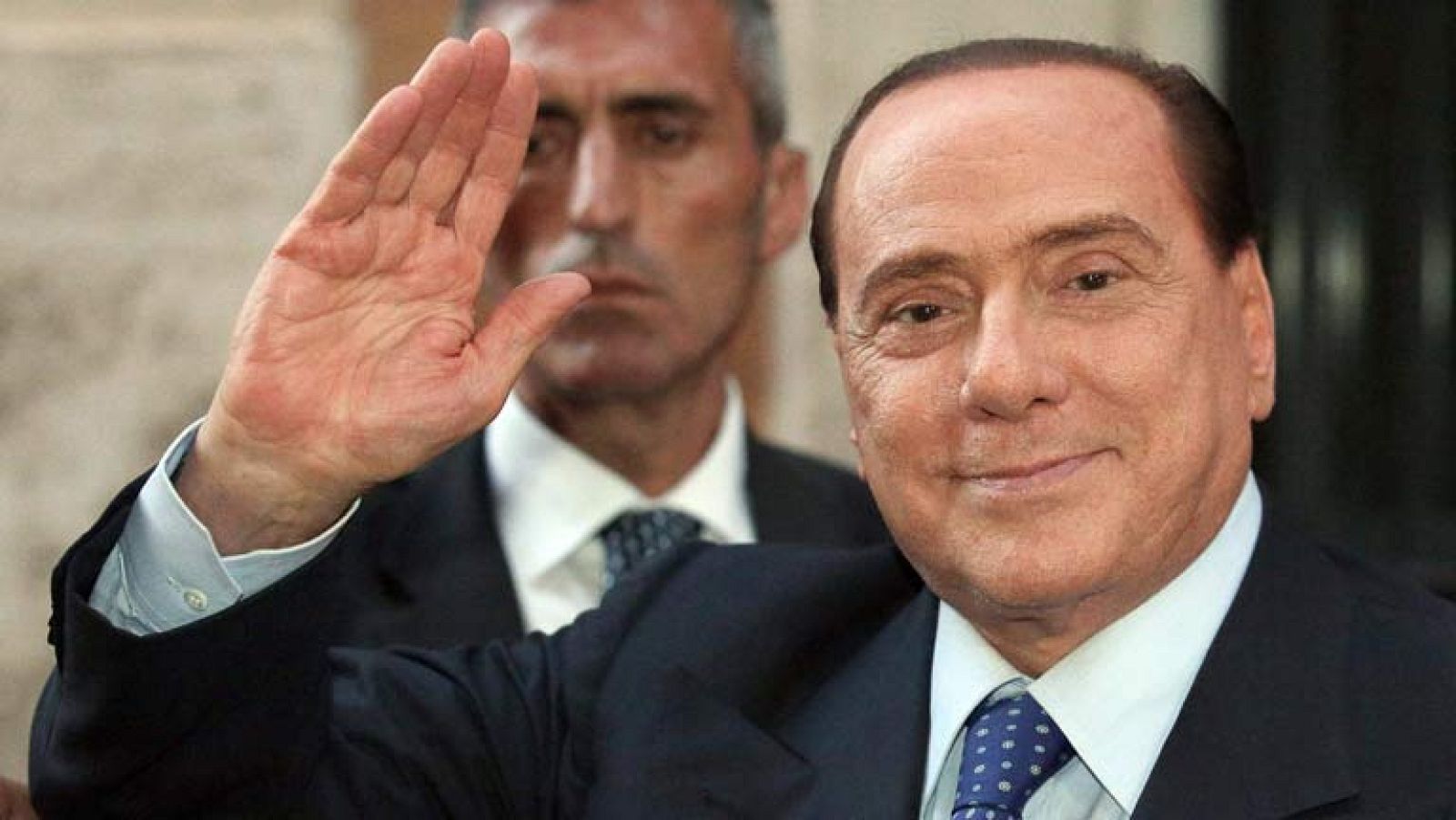El partido de Berlusconi amenaza con un bloqueo institucional por la condena a su líder | Ver