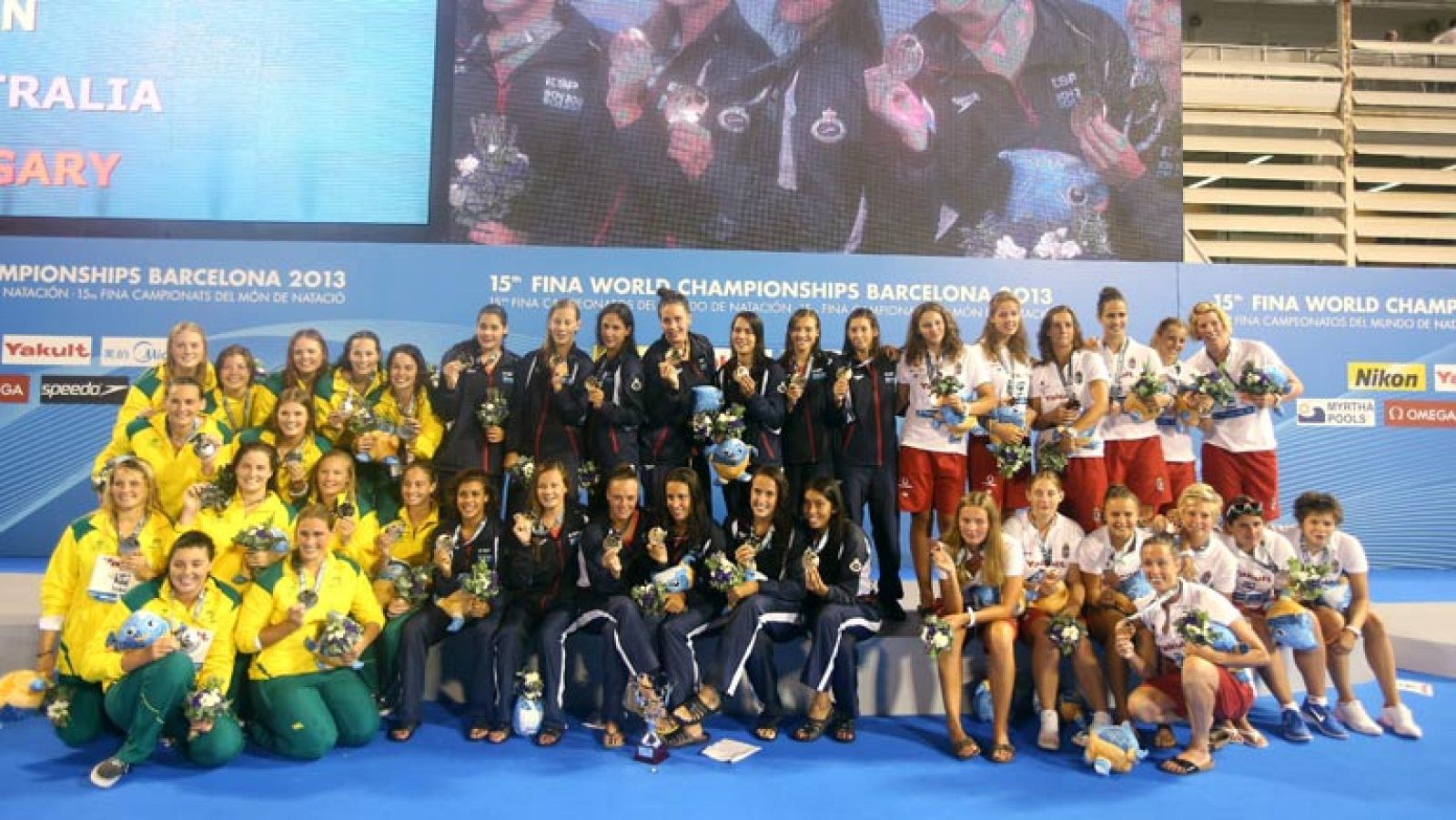 Las 'guerreras' de oro reciben su medalla | Ver