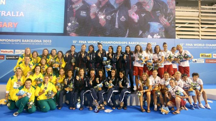  - Las 'guerreras' de oro reciben su medalla