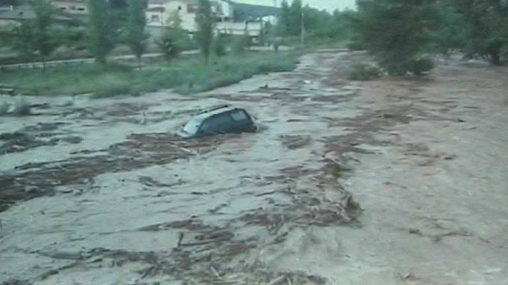 Informativo 24h - Buscan a un hombre desaparecido al que arrastró la corriente en Oliete, Teruel