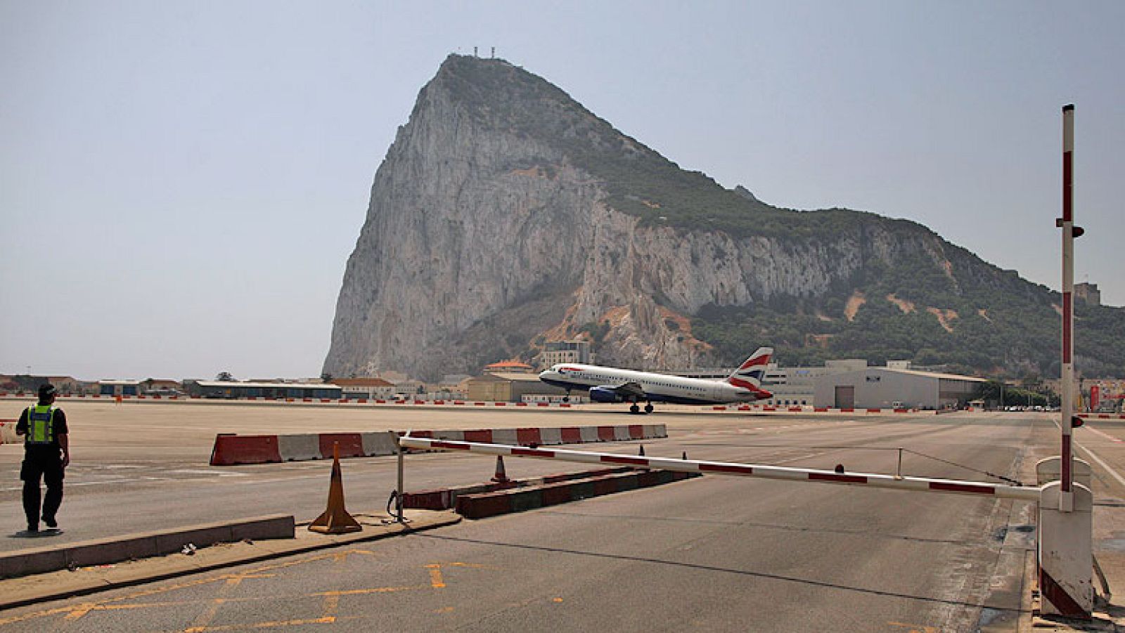 Bruselas mediará sobre el conflicto de Gibraltar mientras Cameron muestra su "seria preocupación""