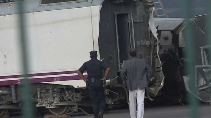 Telediario 1 - La policía científica y judicial vuelve a revisar los vagones del tren siniestrado