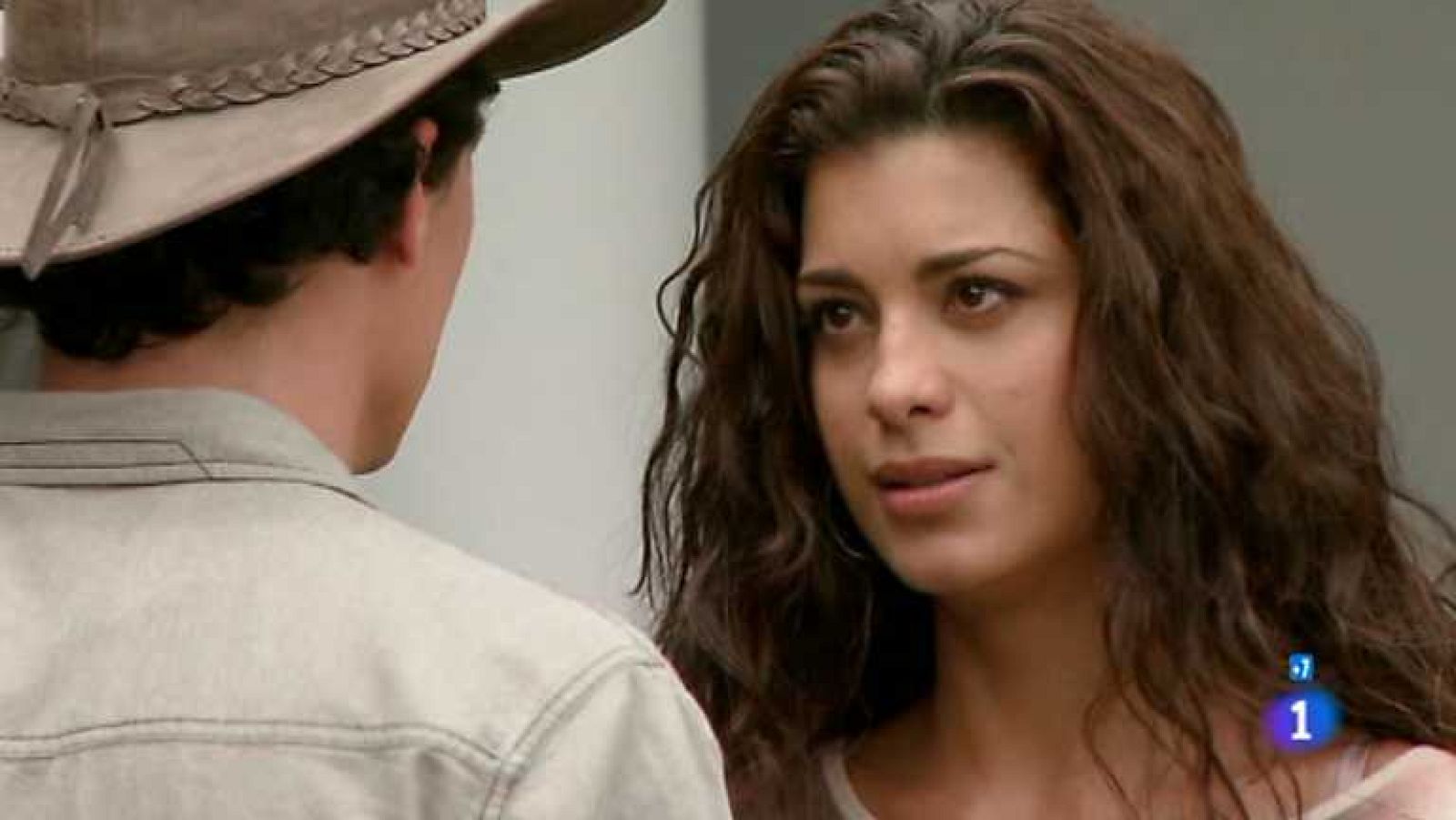 Las bandidas - Capítulo 41 - Amparo odia a Zenaida por haber tenido un hijo con su padre - ver ahora