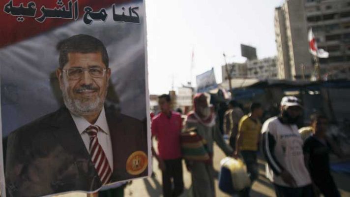 Telediario 1 - Miles de seguidores de Mursi rechazan al Ejército en plazas de El Cairo