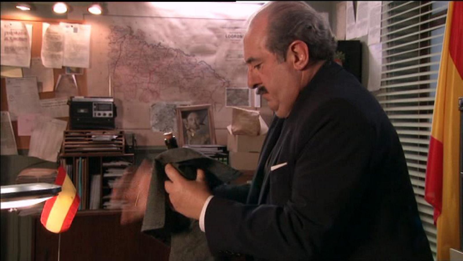 El alcalde roba en comisaría (Capítulo 62)