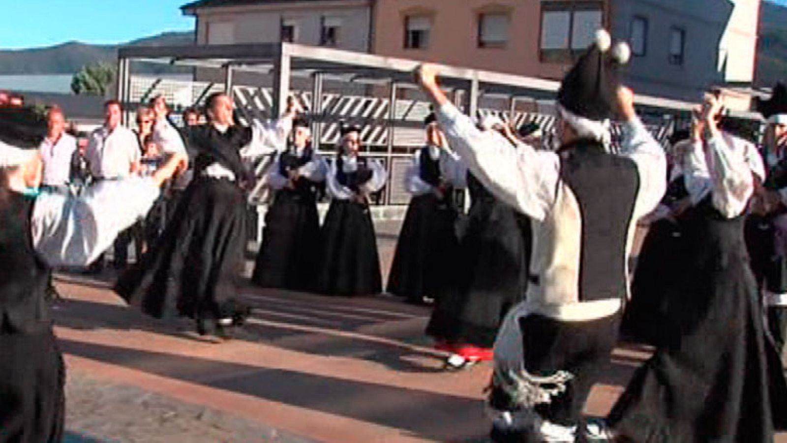 España Directo- Nos vamos de fiesta a Sodupe, Lugo y Barcelona