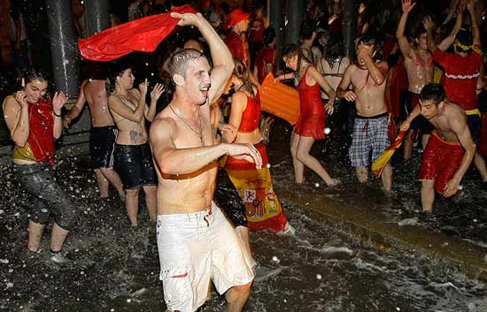 Gran fiesta en Colón | Ver