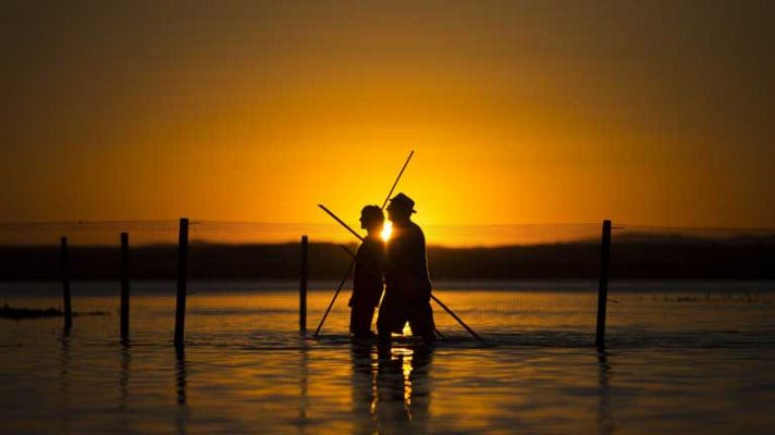 El tiempo - Inicio de semana caluroso con intervalos de nubes y chubascos en la península