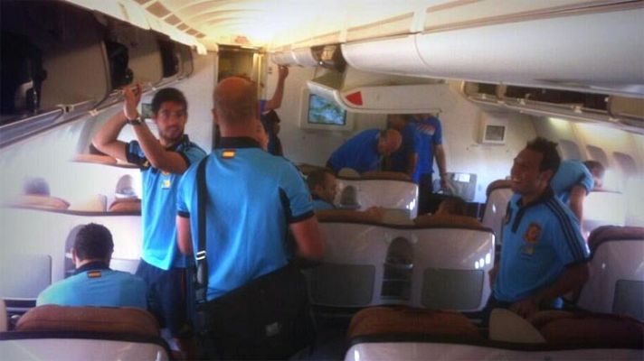 Telediario 1 - España vuela rumbo a Ecuador